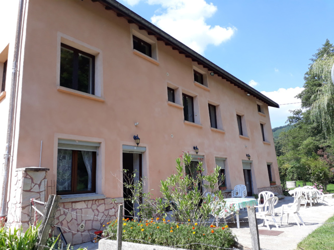 11363 HAUT DE FEURS GRANDE MAISON AVEC ATELIER au CALME