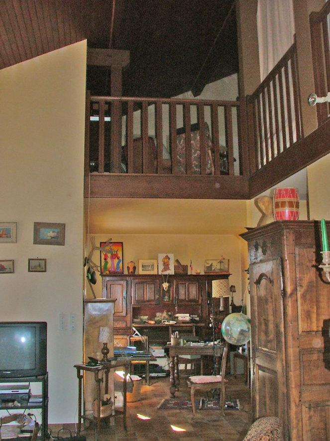 POUILLY LES FEURS GRANDE MAISON SUR 2900M2 CALME POUILLY LES FEURS GRANDE MAISON SUR 2900M2 CALME