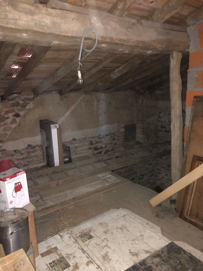 11385 BALBIGNY MAISON AVEC TRAVAUX SUR 1 HECTARE//  VENDUE AU PRIX