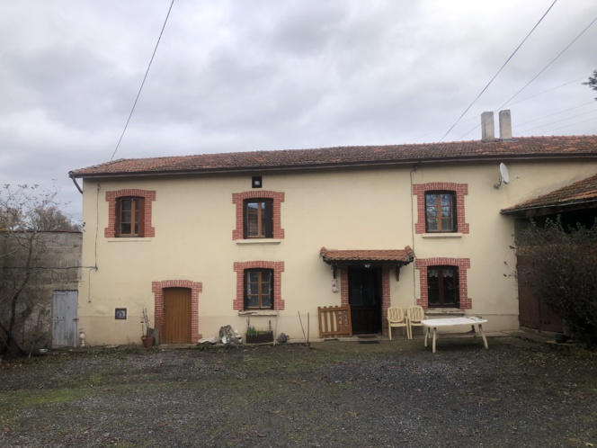 1386/ FERME A RENOVER SUR 4.5 HECTARES DONT 3.5 LIBRES / EXCLUSIVITE 