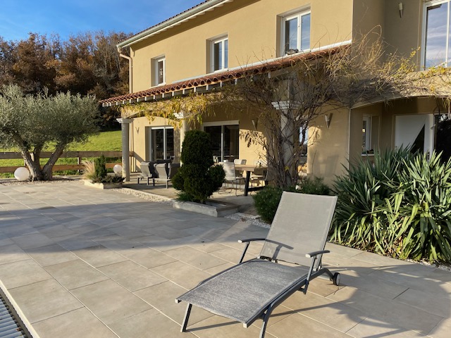 1388 GRANDE VILLA LUMINEUSE SUR 1 Ha 1388 GRANDE VILLA LUMINEUSE SUR 1 Ha