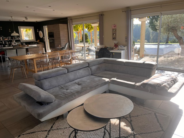 1388 GRANDE VILLA LUMINEUSE SUR 1 Ha 1388 GRANDE VILLA LUMINEUSE SUR 1 Ha