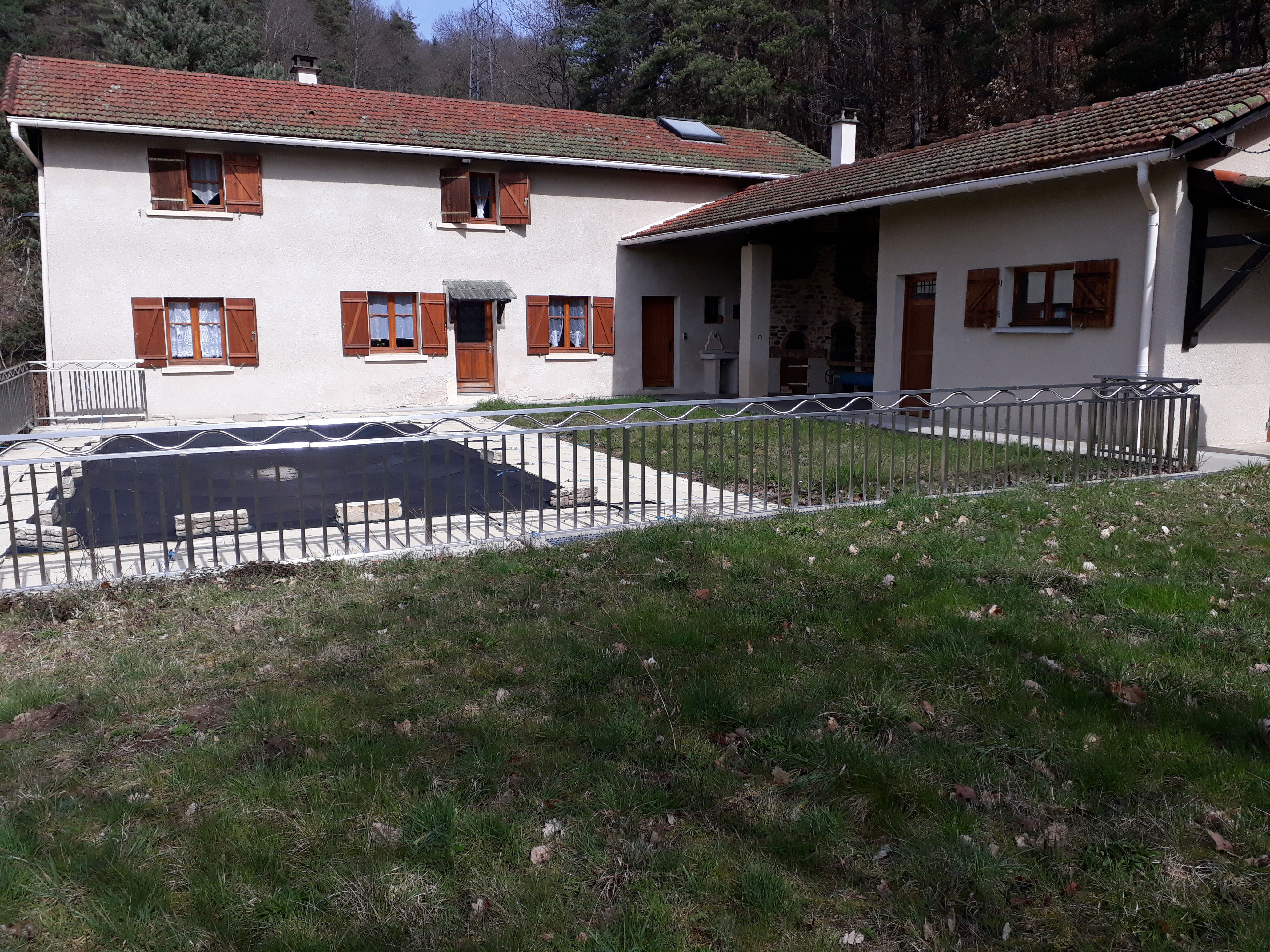 FERME SUR 2.9 HECTARES FERME SUR 2.9 HECTARES