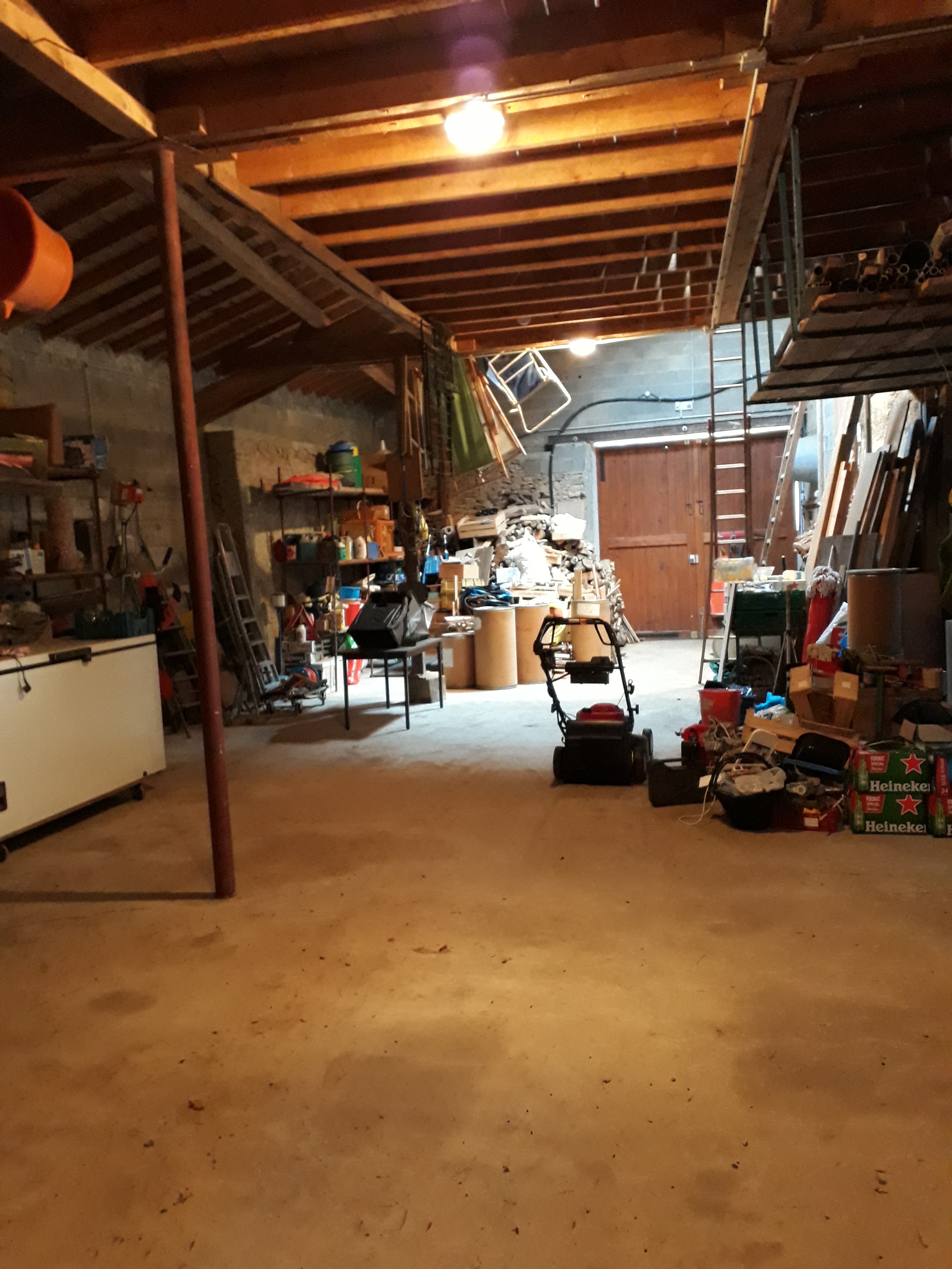 11363 HAUT DE FEURS GRANDE MAISON AVEC ATELIER au CALME