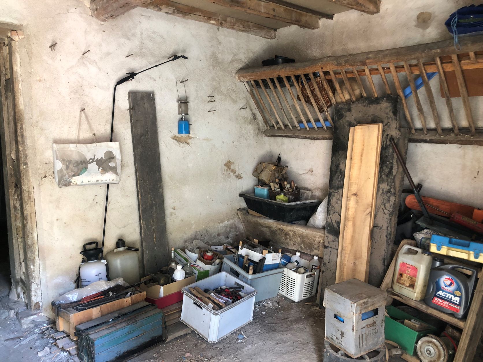 11385 BALBIGNY MAISON AVEC TRAVAUX SUR 1 HECTARE//  VENDUE AU PRIX