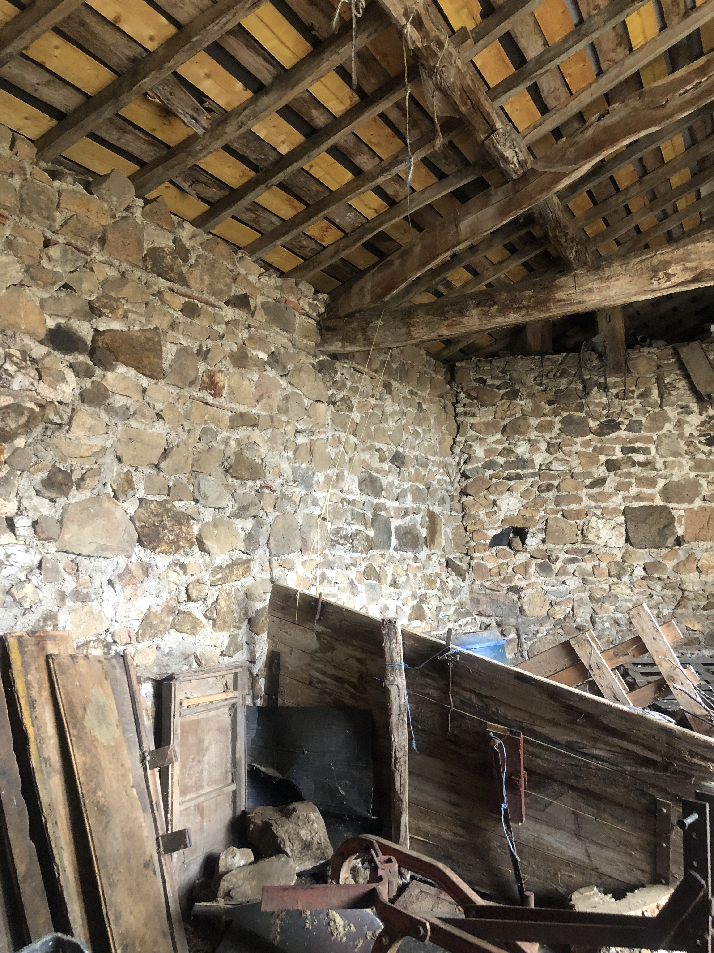 1386/ FERME A RENOVER SUR 4.5 HECTARES DONT 3.5 LIBRES / EXCLUSIVITE 