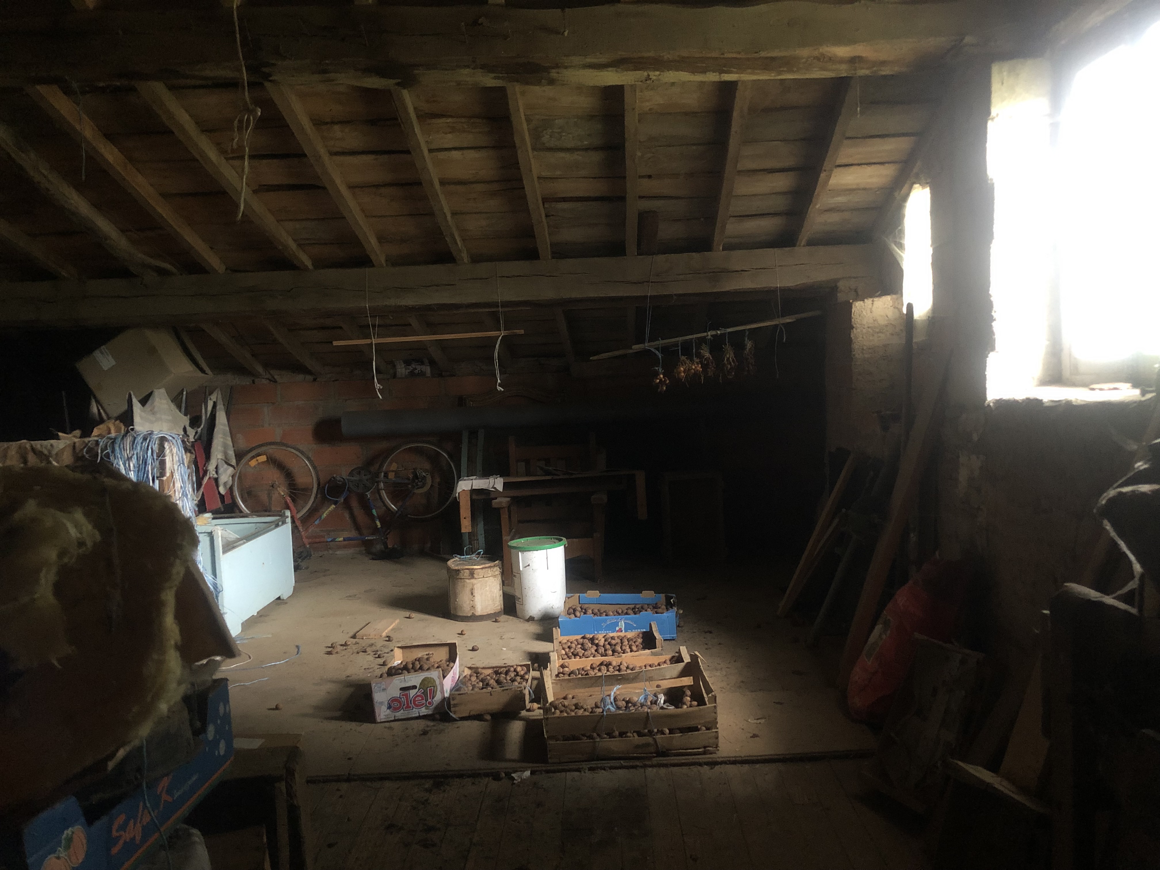 1386/ FERME A RENOVER SUR 4.5 HECTARES DONT 3.5 LIBRES / EXCLUSIVITE 