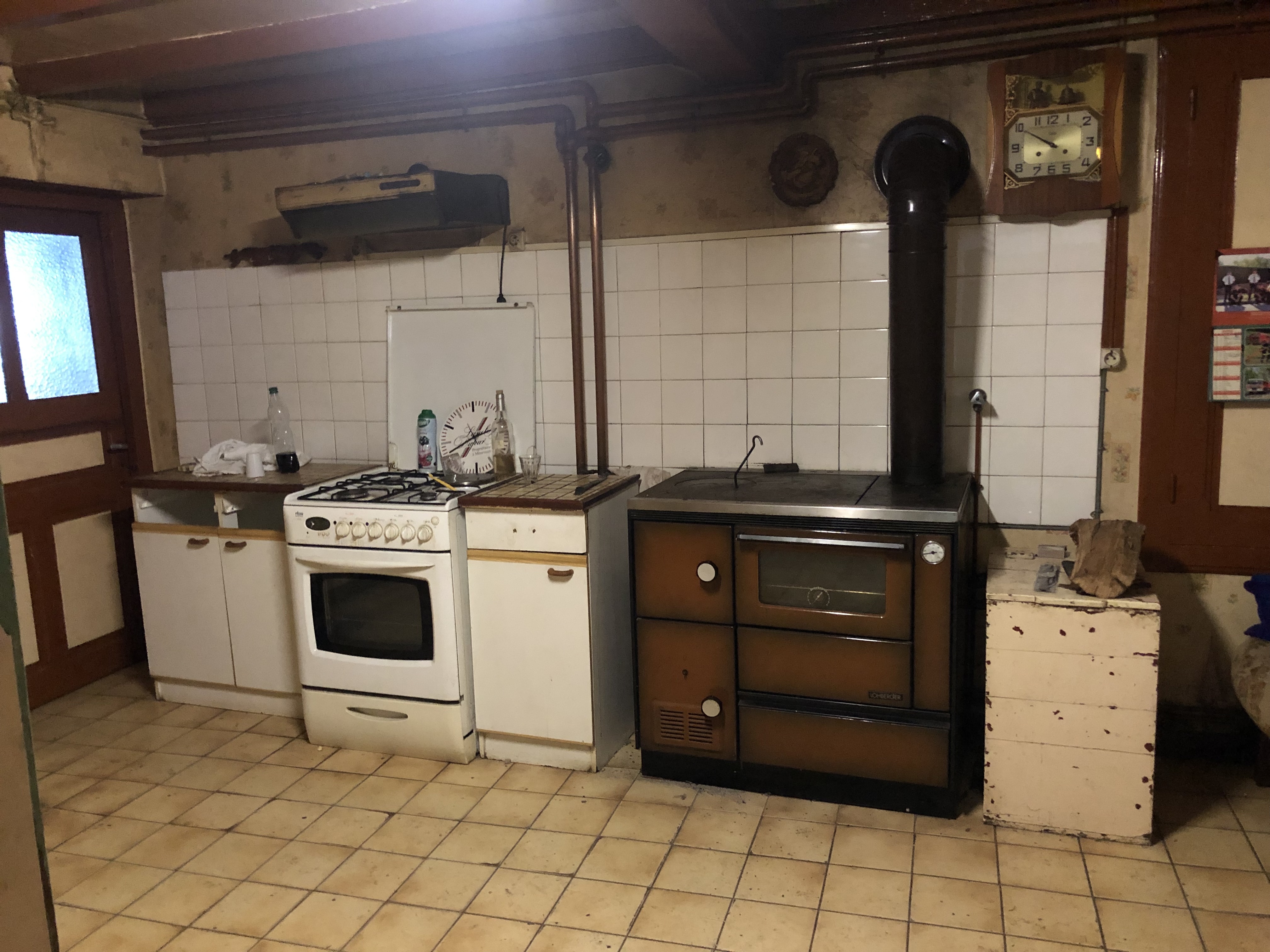 1386/ FERME A RENOVER SUR 4.5 HECTARES DONT 3.5 LIBRES / EXCLUSIVITE 