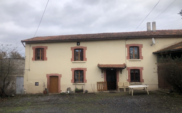 1386/ FERME A RENOVER SUR 4.5 HECTARES DONT 3.5 LIBRES / EXCLUSIVITE 